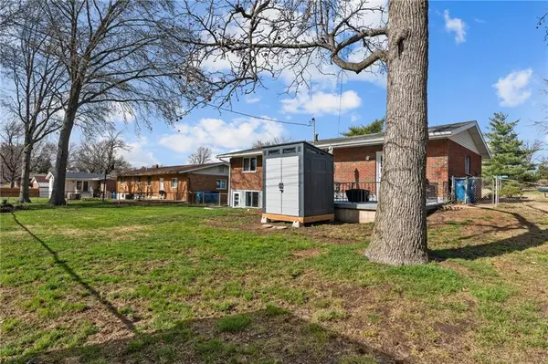 3946 colony gardens DR, St Louis, MO 63125