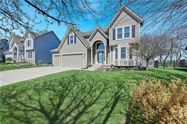 21814 W 95th TER, Lenexa, KS 66220