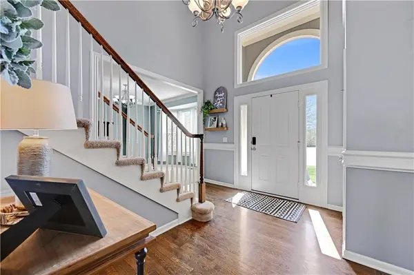 21814 W 95th TER, Lenexa, KS 66220