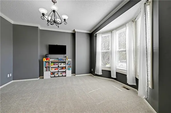 21814 W 95th TER, Lenexa, KS 66220