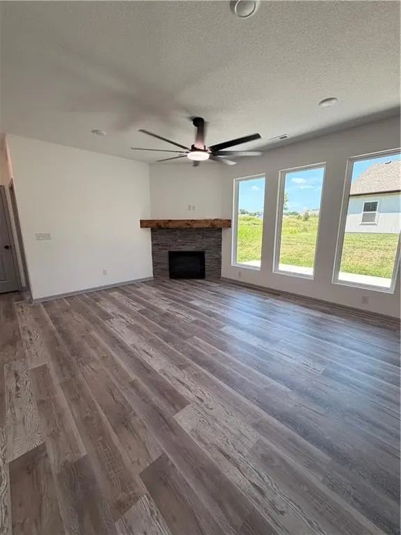 1300 NE Sequoia CT, Oak Grove, MO 64075