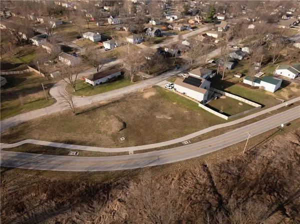 000 E Meadow ST, Smithville, MO 64089