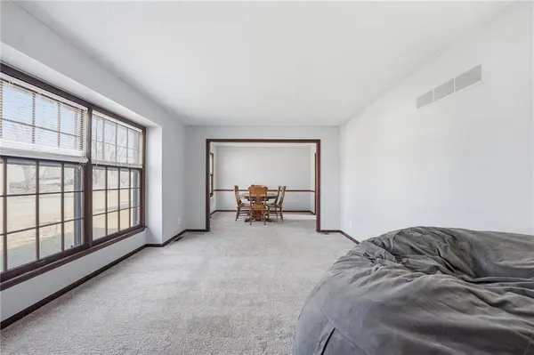 10401 W 93rd TER, Overland Park, KS 66214