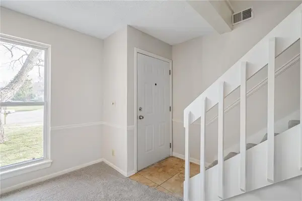 9526 W 78th ST, Overland Park, KS 66204