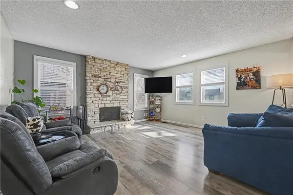 15210 Navaho DR, Olathe, KS 66062