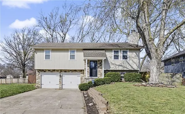 15210 Navaho DR,  Olathe,  KS 66062