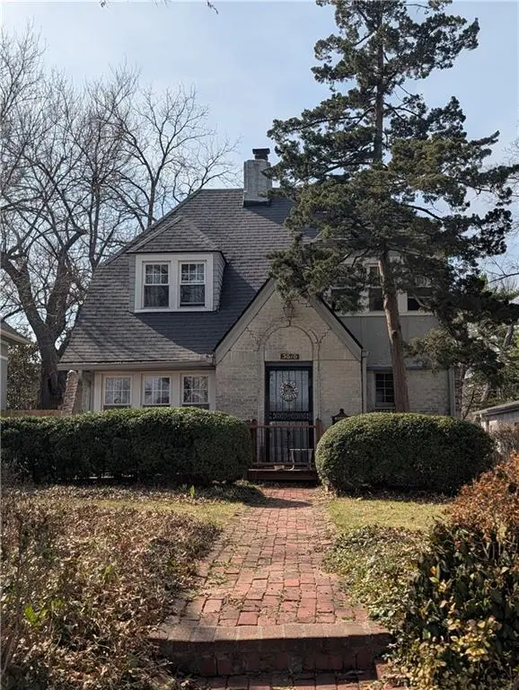 5616 Wyandotte ST, Kansas City, MO 64113