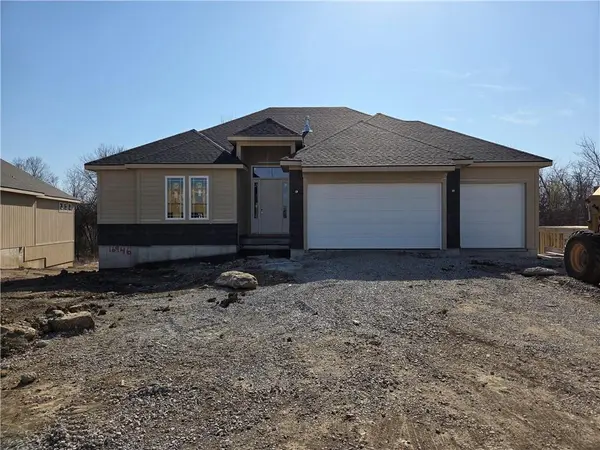 16946 S Illusion ST, Olathe, KS 66062
