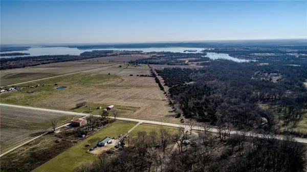 26552 Waverly RD,  Paola,  KS 66071