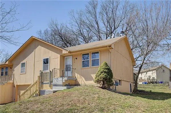 8270 Perry ST, Overland Park, KS 66204