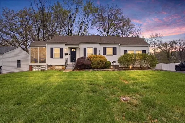 8920 Rose LN, Raytown, MO 64133