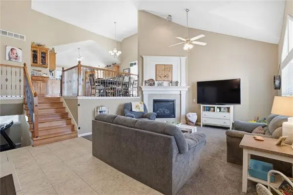 611 Chardonnay CT, Raymore, MO 64083