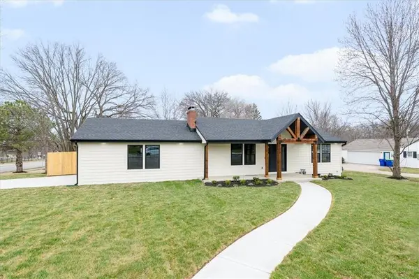 8620 W 75th ST, Overland Park, KS 66204