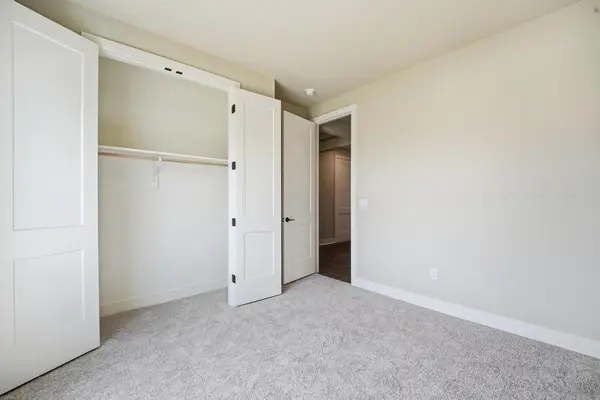 32734 W 176th TER, Gardner, KS 66030