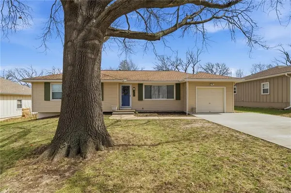 8519 Stearns AVE, Overland Park, KS 66214