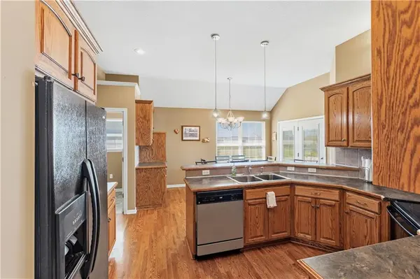 901 Tall Grass DR, Pleasant Hill, MO 64080