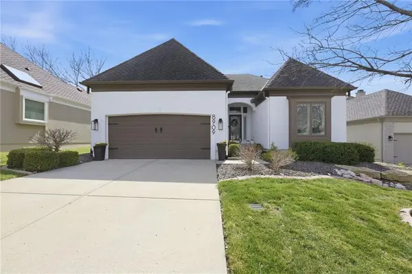 8909 W 142nd CT, Overland Park, KS 66221
