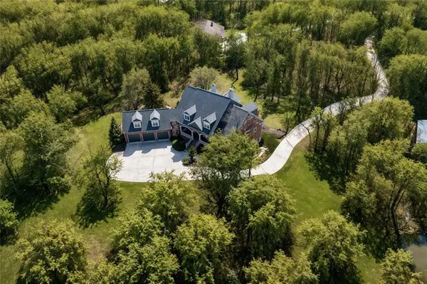 8200 W 172nd TER, Stilwell, KS 66085