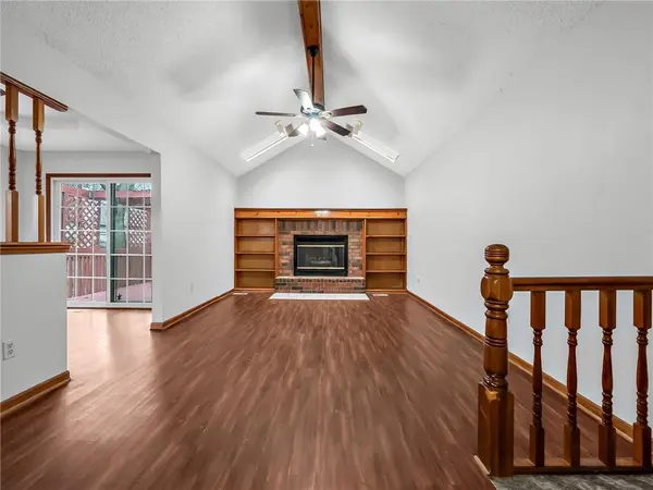 1302 Huntington CIR, Greenwood, MO 64034