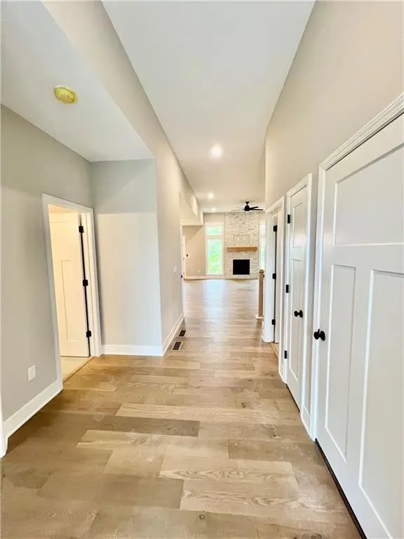 1921 Longview DR, Liberty, MO 64068