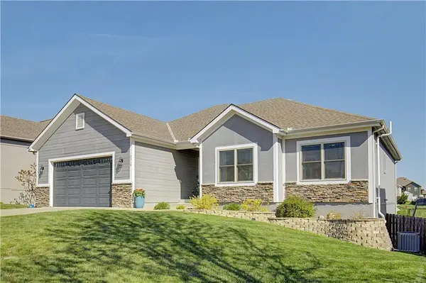 2315 NW Hedgewood DR, Grain Valley, MO 64029
