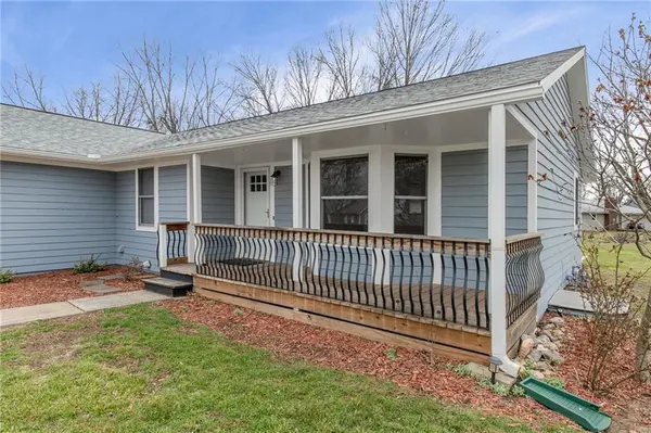 605 E Maple ST, Archie, MO 64725