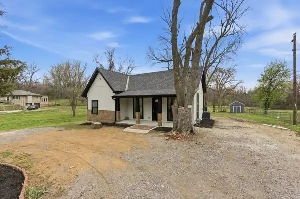 7801 STOVER LN, Kansas City, KS 66109