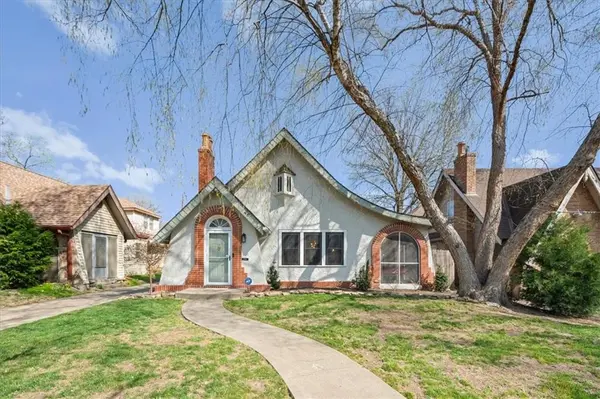 26 E 70th TER, Kansas City, MO 64113