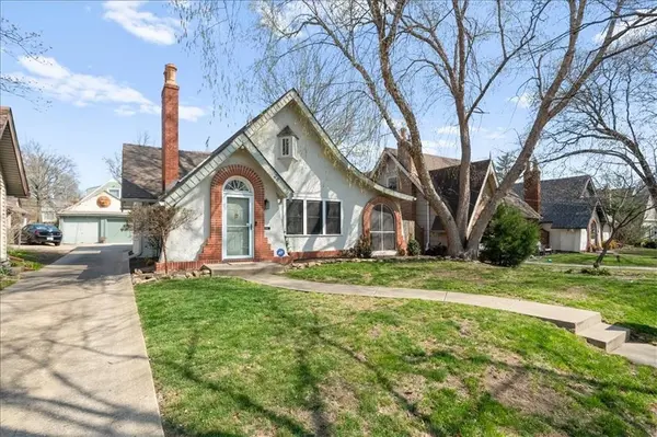 26 E 70th TER, Kansas City, MO 64113