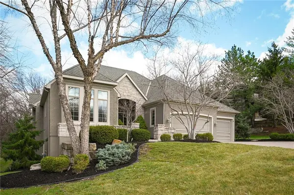 26110 W 108th TER, Olathe, KS 66061