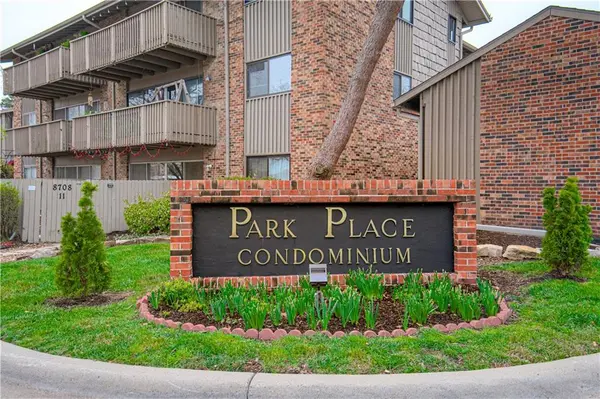 8740 Metcalf AVE #103C, Overland Park, KS 66212