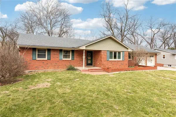 6138 Hemlock ST, Mission, KS 66202