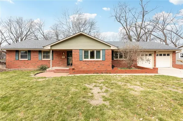 6138 Hemlock ST, Mission, KS 66202