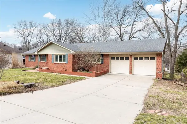 6138 Hemlock ST, Mission, KS 66202