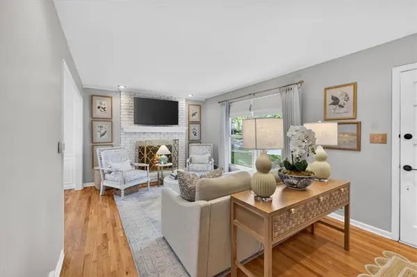 8806 W 72 TER, Overland Park, KS 66204