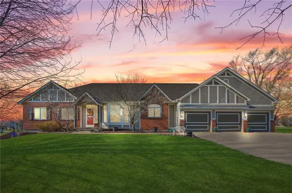 20265 W 115th TER, Olathe, KS 66061