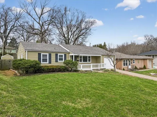 7030 Barkley ST, Overland Park, KS 66204