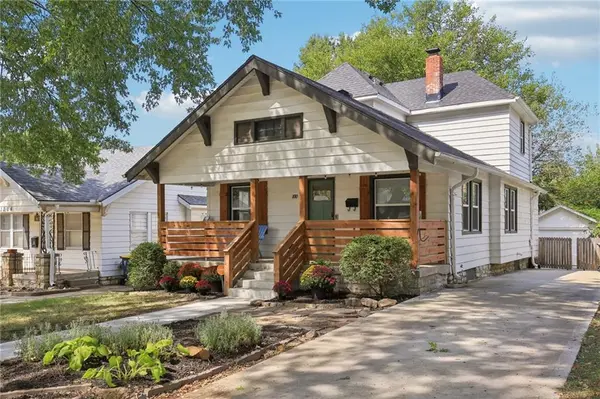1010 E 76 ST, Kansas City, MO 64131