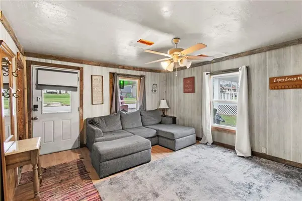 616 E 3rd ST, Cameron, MO 64429