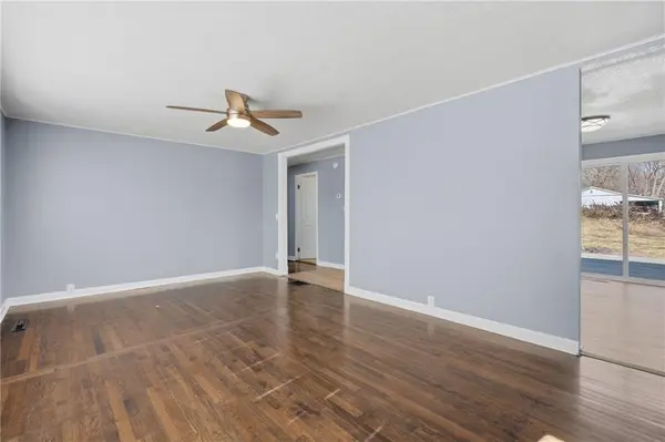 1002 NE 62nd St N/A, Gladstone, MO 64118