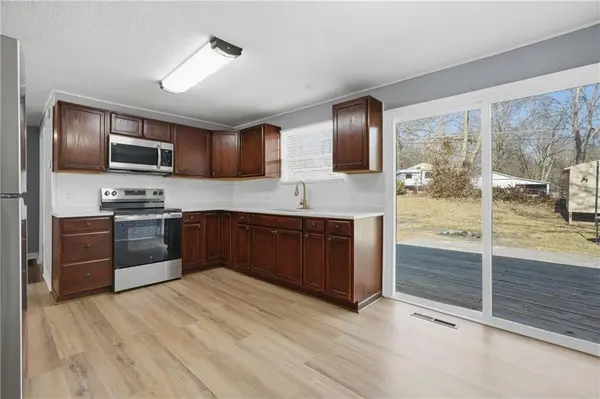 1002 NE 62nd St N/A, Gladstone, MO 64118