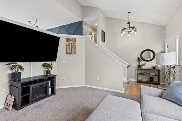 702 NW Eagle DR, Grain Valley, MO 64029