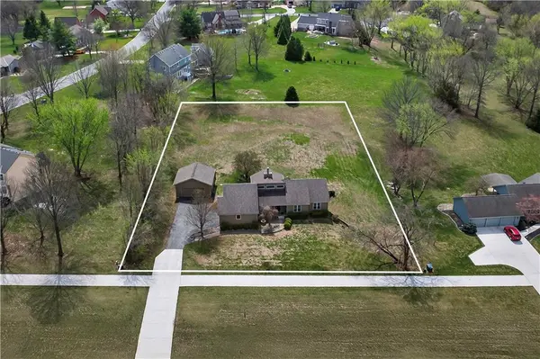 8945 W 167th ST, Stilwell, KS 66085
