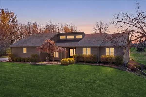 8945 W 167th ST, Stilwell, KS 66085