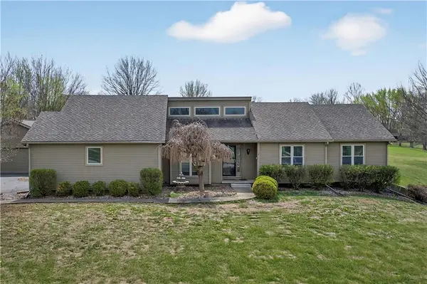 8945 W 167th ST, Stilwell, KS 66085