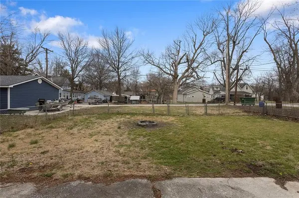 304 Ivy ST, Garden City, MO 64747
