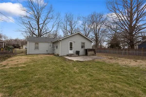 304 Ivy ST, Garden City, MO 64747