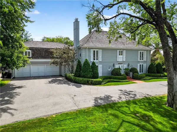 2835 Verona RD, Mission Hills, KS 66208