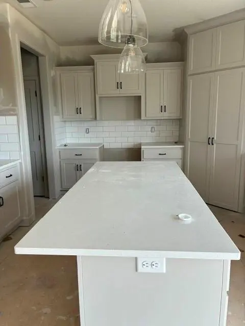 16192 Ryan CIR, Parkville, MO 64152