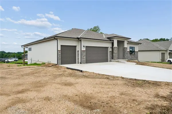 1824 Homestead DR, Liberty, MO 64068